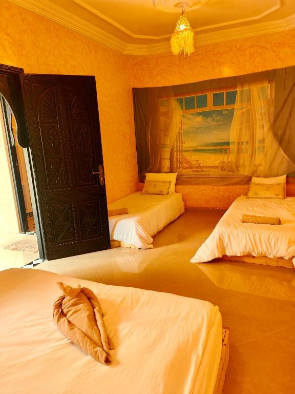 Twin bedroom with Moroccan design elements